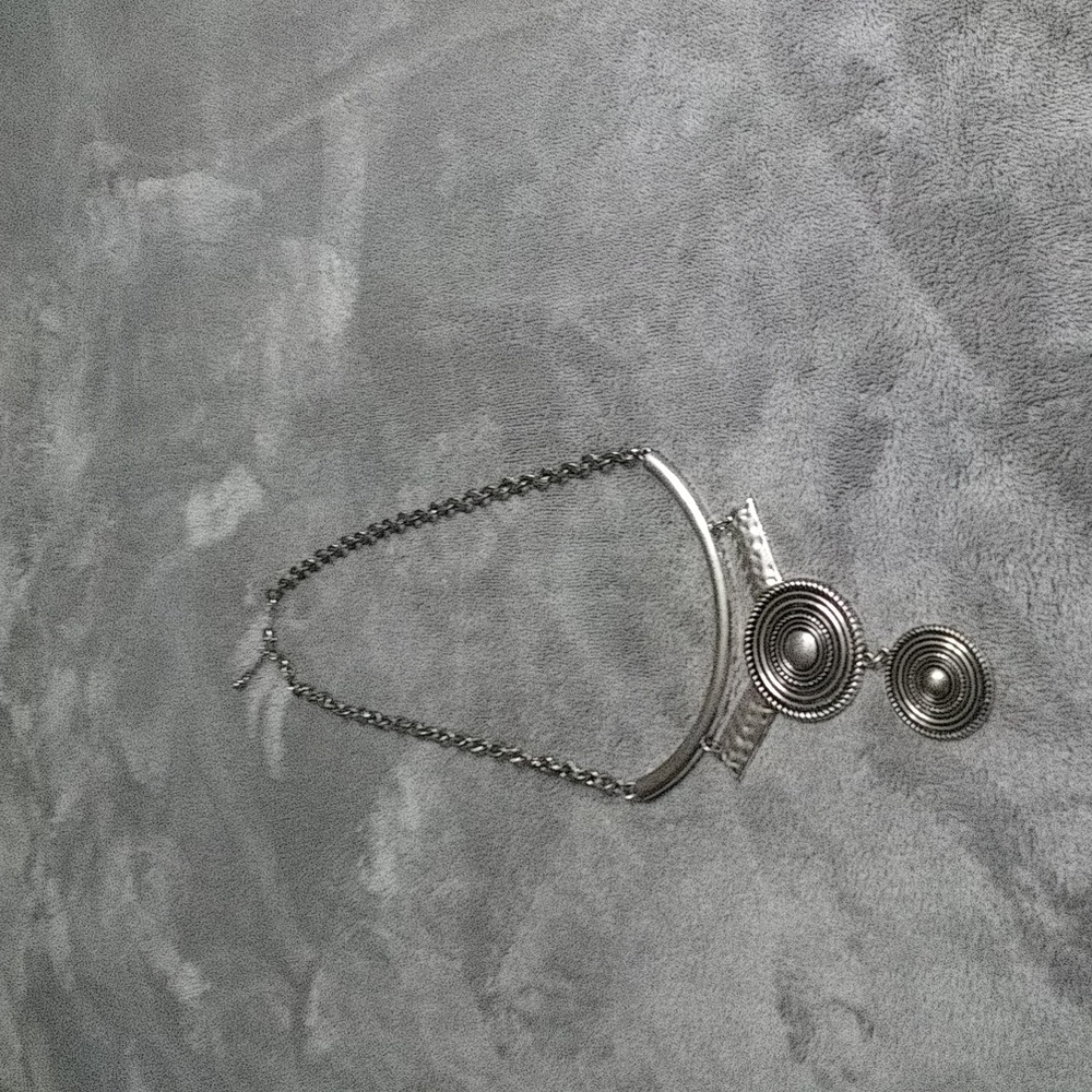 Women's necklace